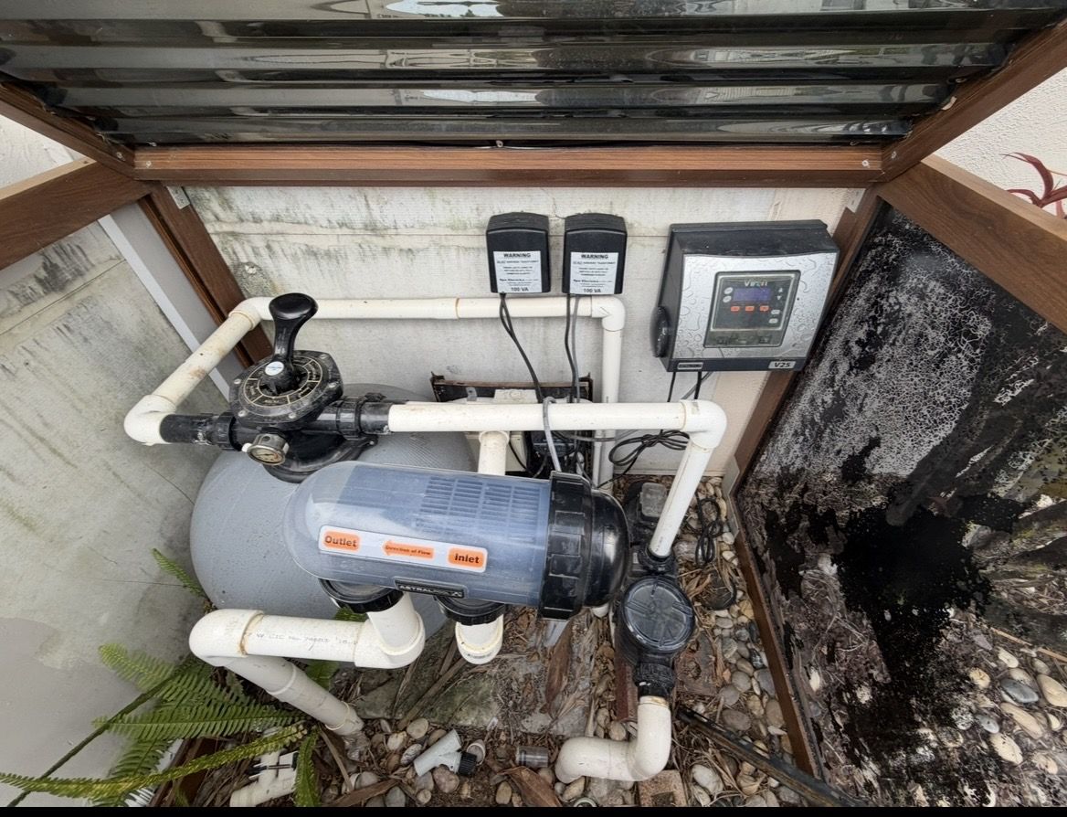 Pool filtration equipment before a Blue Avenue Pools service